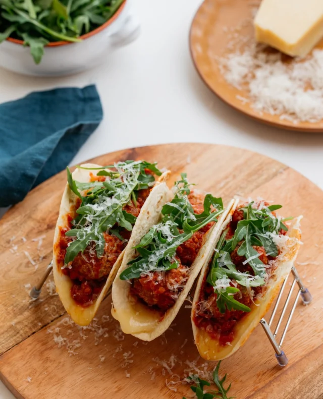 If you haven't tried our Italian-inspired-Mexican meatball tacos, you're missing out. ⁠
⁠
Juicy meatballs and melted mozzarella on a warm tortilla, topped with rocket and freshly grated parmesan... this dinner has no business tasting so good.⁠
⁠
Save this one for the next time dinner needs a little inspiration 👌⁠ ⁠
⁠
Full recipe at LaBanderita.TV via our link in bio 🔗