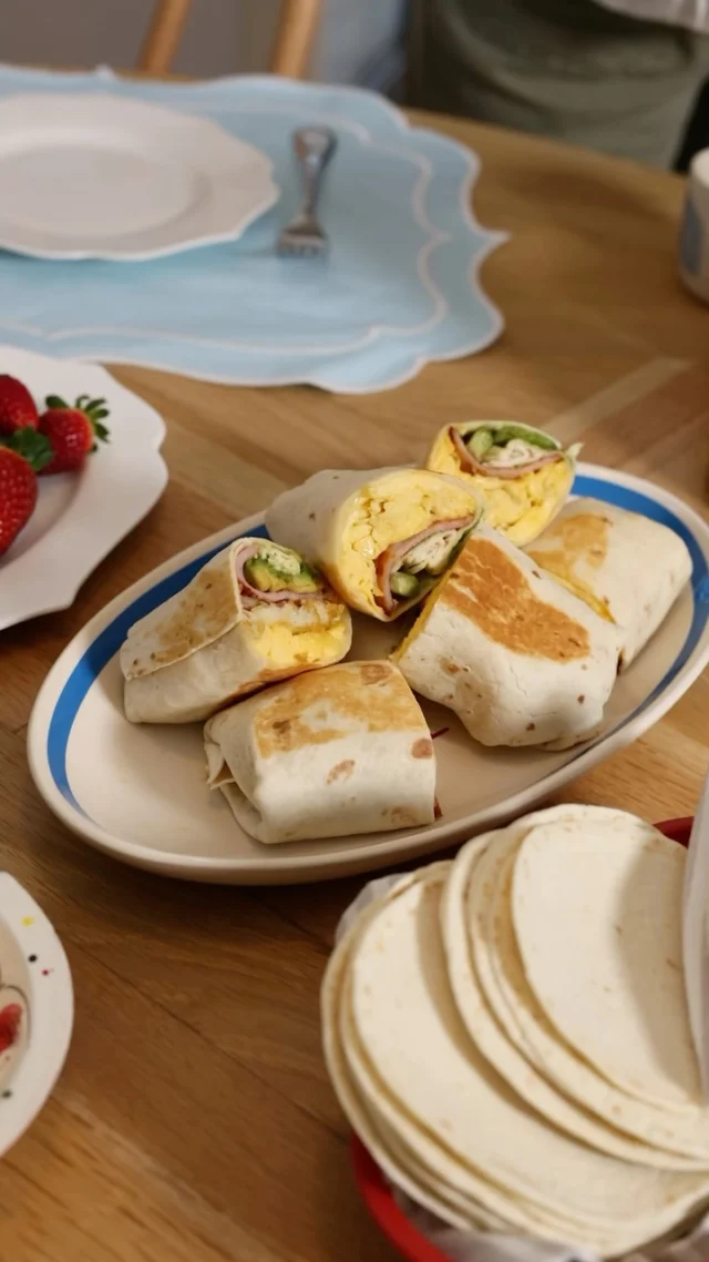 Here’s to slow Sunday mornings, speaking their love language, and starting the day right.
Happy Father’s Day to all the amazing men out there… particularly our #LaBanderitaLegends 💙
#fathersday #labanderita #breakfastburrito #sundaybrunch